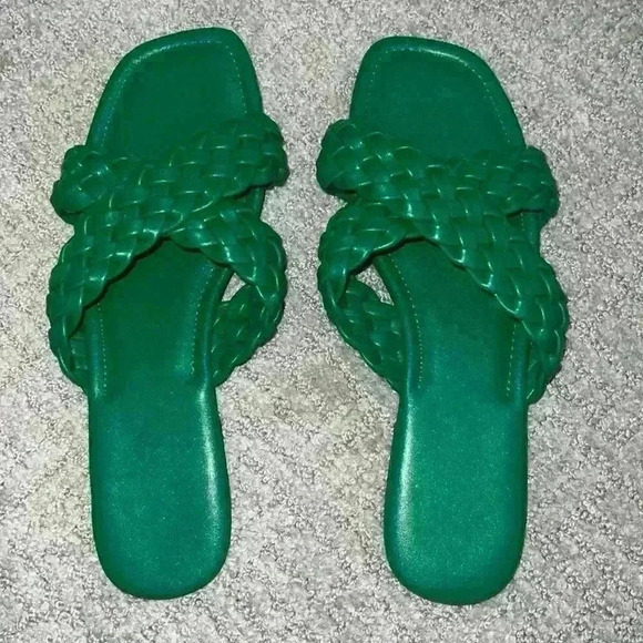 Shoes - Kelly green braided criss cross sandal